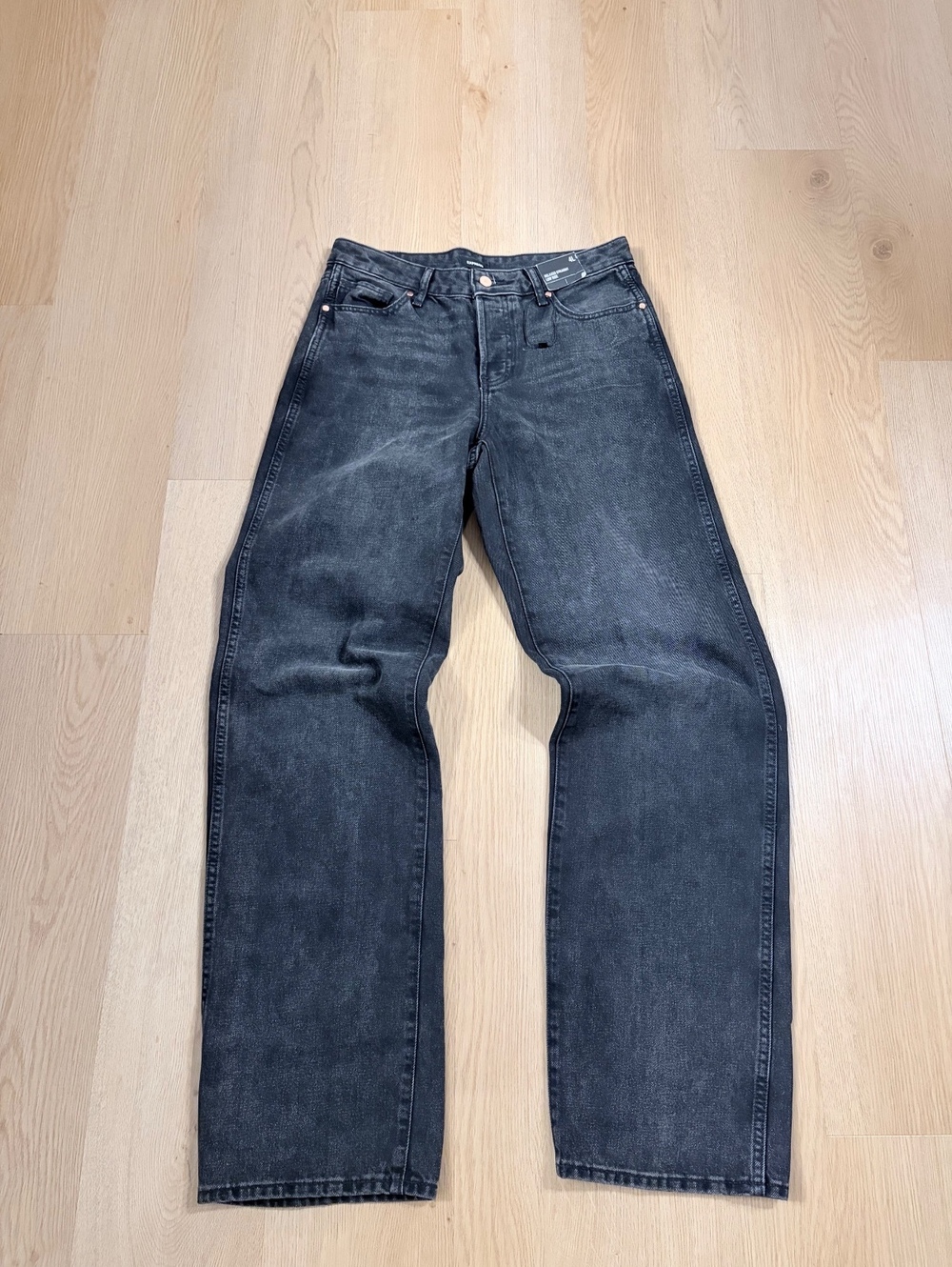 Express Women’s Relaxed Straight Low Rise Jeans Black Wash Size 4L NWT